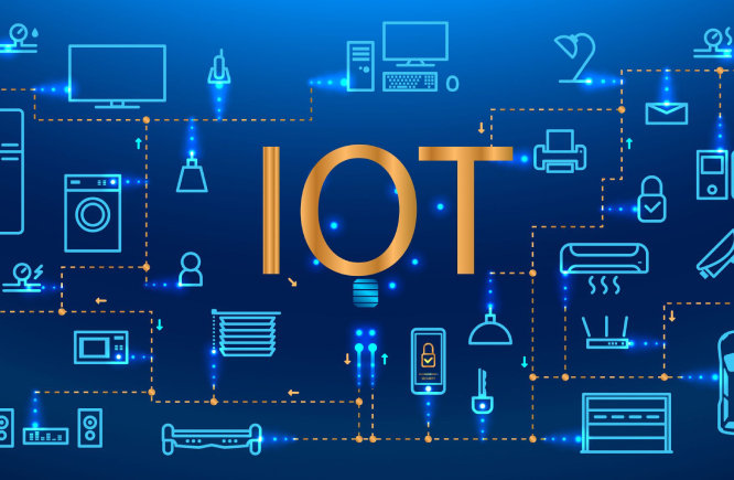 IoT alarm sistemleri ile donatılmış güvenli bir yaşam alanının fotoğrafı.