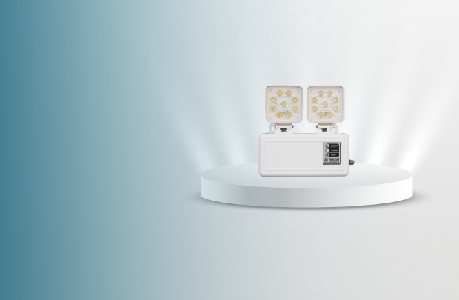 Flaşörlü sirenler ile donatılmış modern bir güvenlik sistemi kurulumu.